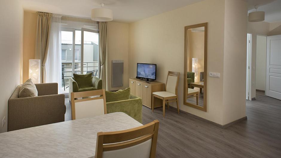 Domitys Le Pavillon De Diane Aparthotel Thionville Buitenkant foto